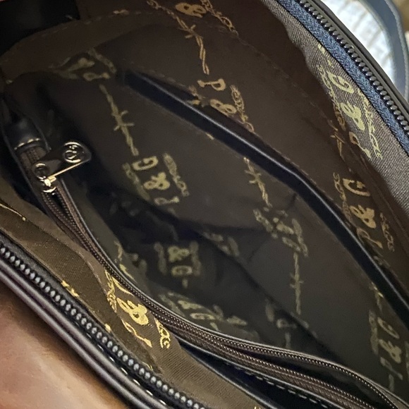 P & G Collection Concealed Carry Western Style Crossbody Purse - Picture 9 of 15